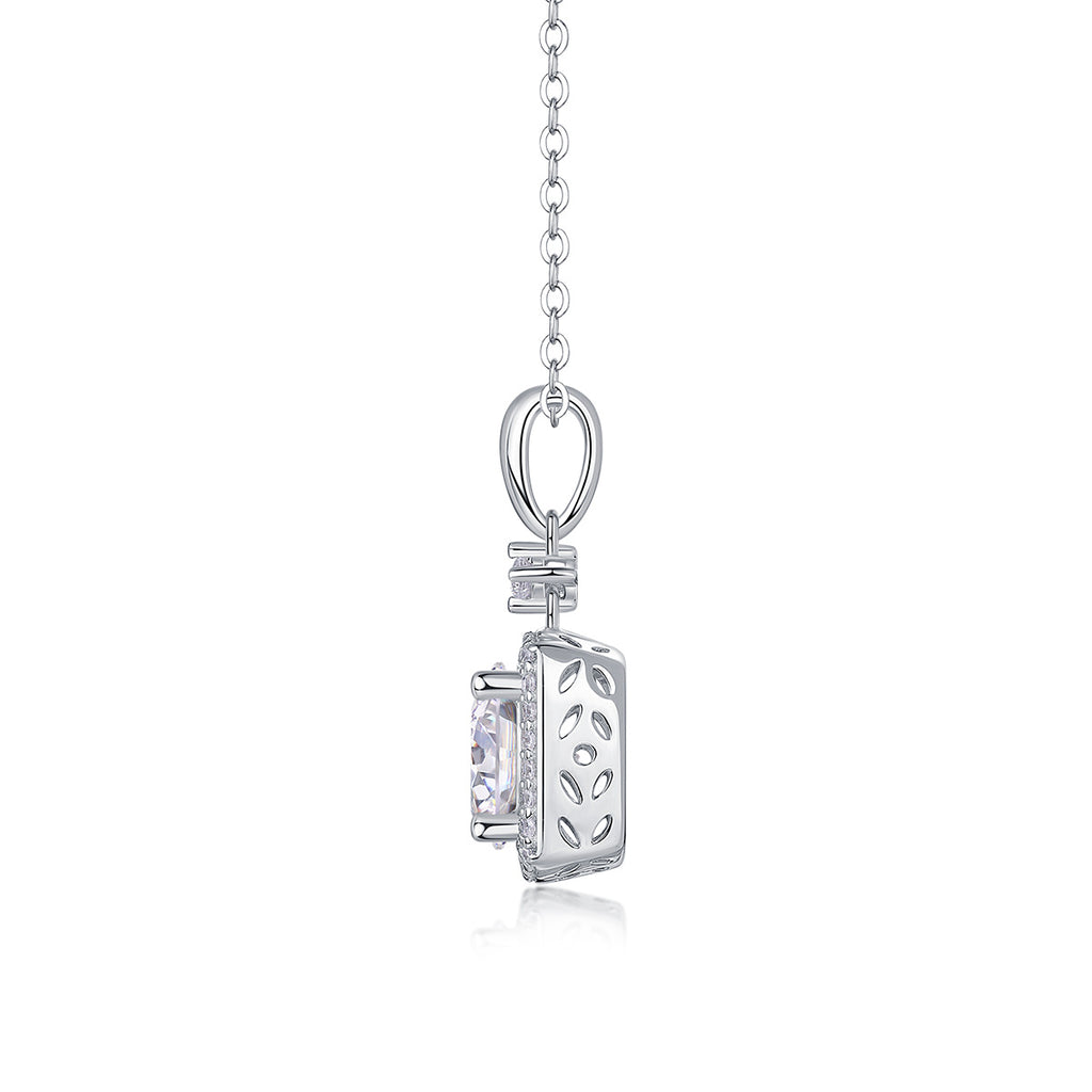 Innocent Mary – Diamond Glow Necklace